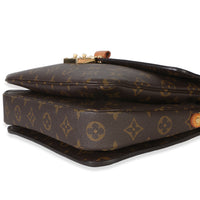 Louis Vuitton Monogram Canvas Pochette Metis Handbag clasp